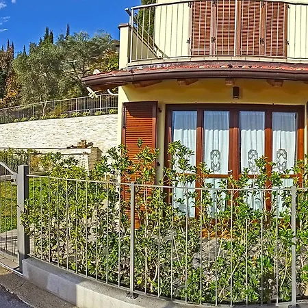 La Quiete17 Fenced Garden By Gardadomusmea